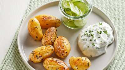 Ofenkartoffeln mit Gurkensalat