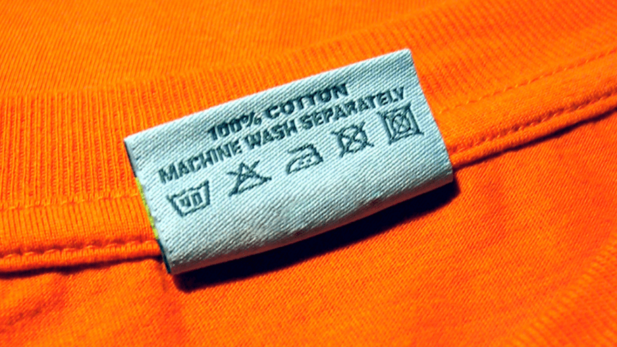 Pflegesymbole in einem T-Shirt