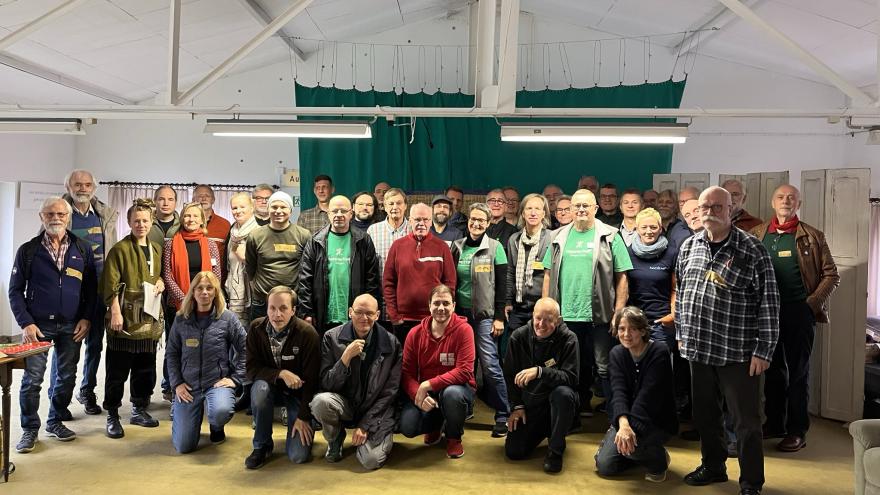 Gruppenbild der ca. 40 Teilnehmer*innen des Workshops "Mit Sicherheit Spannend" in Wuppertal