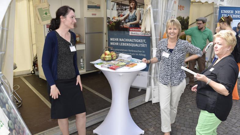 Drei Frauen am Stand von MehrWert NRW