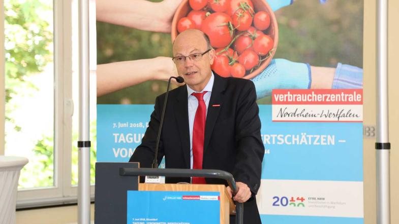 Wolfgang Schuldzinski am Rednerpult