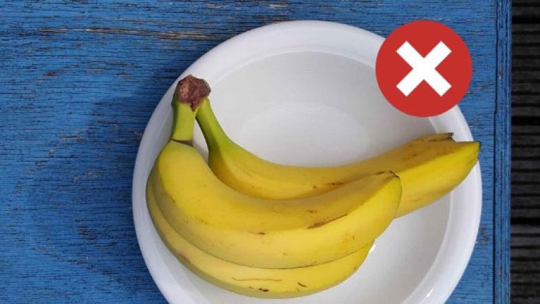 Bananen auf einem Teller