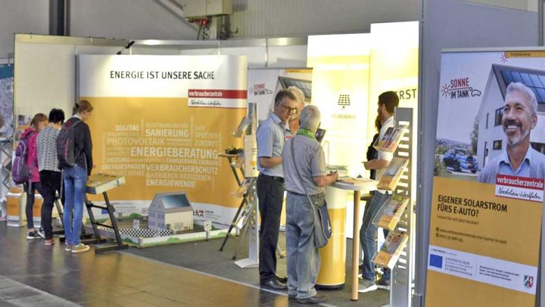 Infostand des Projekts Energie 2020 der Verbraucherzentrale NRW
