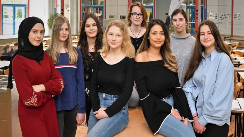 Gruppenfoto: acht Schülerinnen