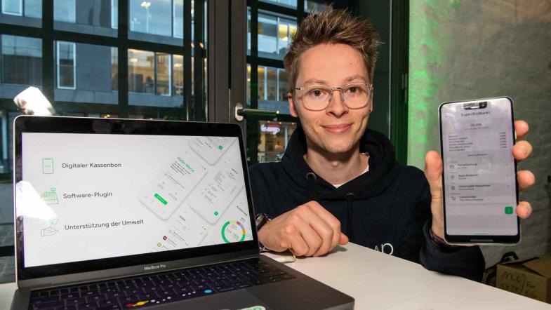 Fabian Gruß (Foto) hat zusammen mit seinem Kommilitonen Stefan Hackl von der FOM Hochschule für Ökonomie und Management die App „epap“ entwickelt. Sie schickt einen digitalen Kassenbon direkt aufs Smartphone.