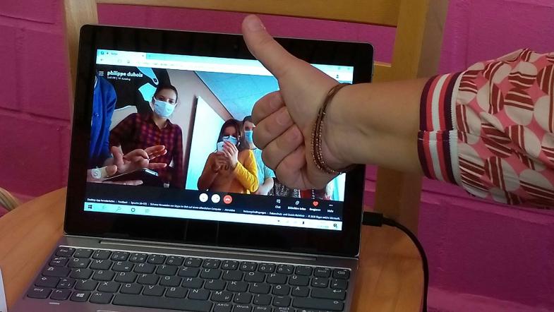 Online-Schalte mit der Jugendgruppe in der Partnerstadt Montreuil-Juigné.