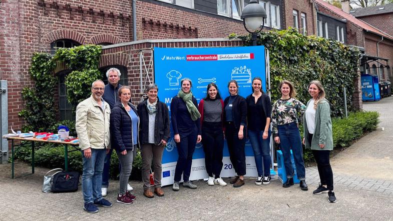 Gruppenbild der Teams von Kinderdorf und Projekt MehrWert